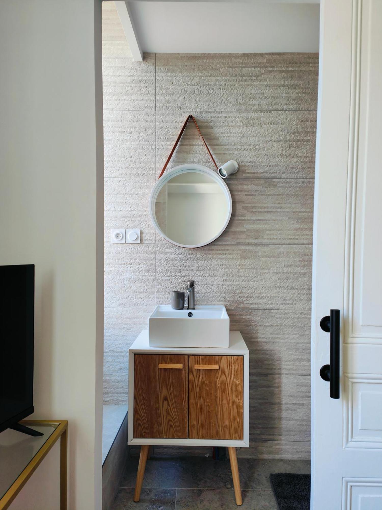 Self-Checkin Town House - Rooms To Rent In A Beautiful Modern Town House - Not A Hotel - Location De Chambres Avec Arrivee En Autonomie - Extra Fee For Sheets And Towels - Private Parking - Check Your Plateform Inbox And Follow Check-In Instructions Saint-Romain-en-Gal Exterior foto
